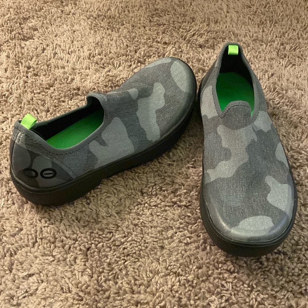Oofos shoes 6.5